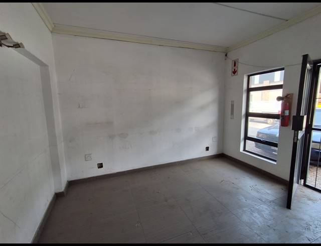 350M² WAREHOUSE TO LET IN WYCHWOOD